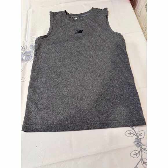 New Balance kids  Gray Sleeveless Tank Top  Lightweight Activewear - Picture 2 of 5